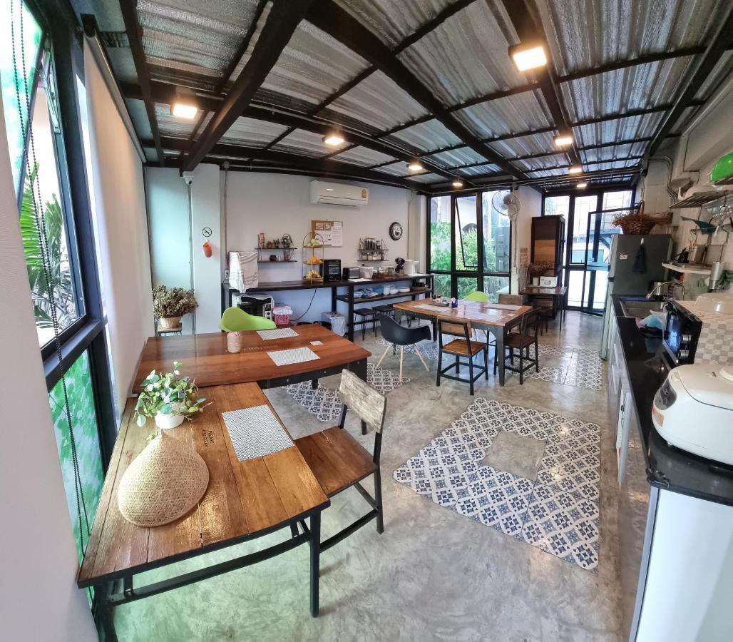 33 Poshtel (Adults Only) Hotel Chiang Mai Exterior foto