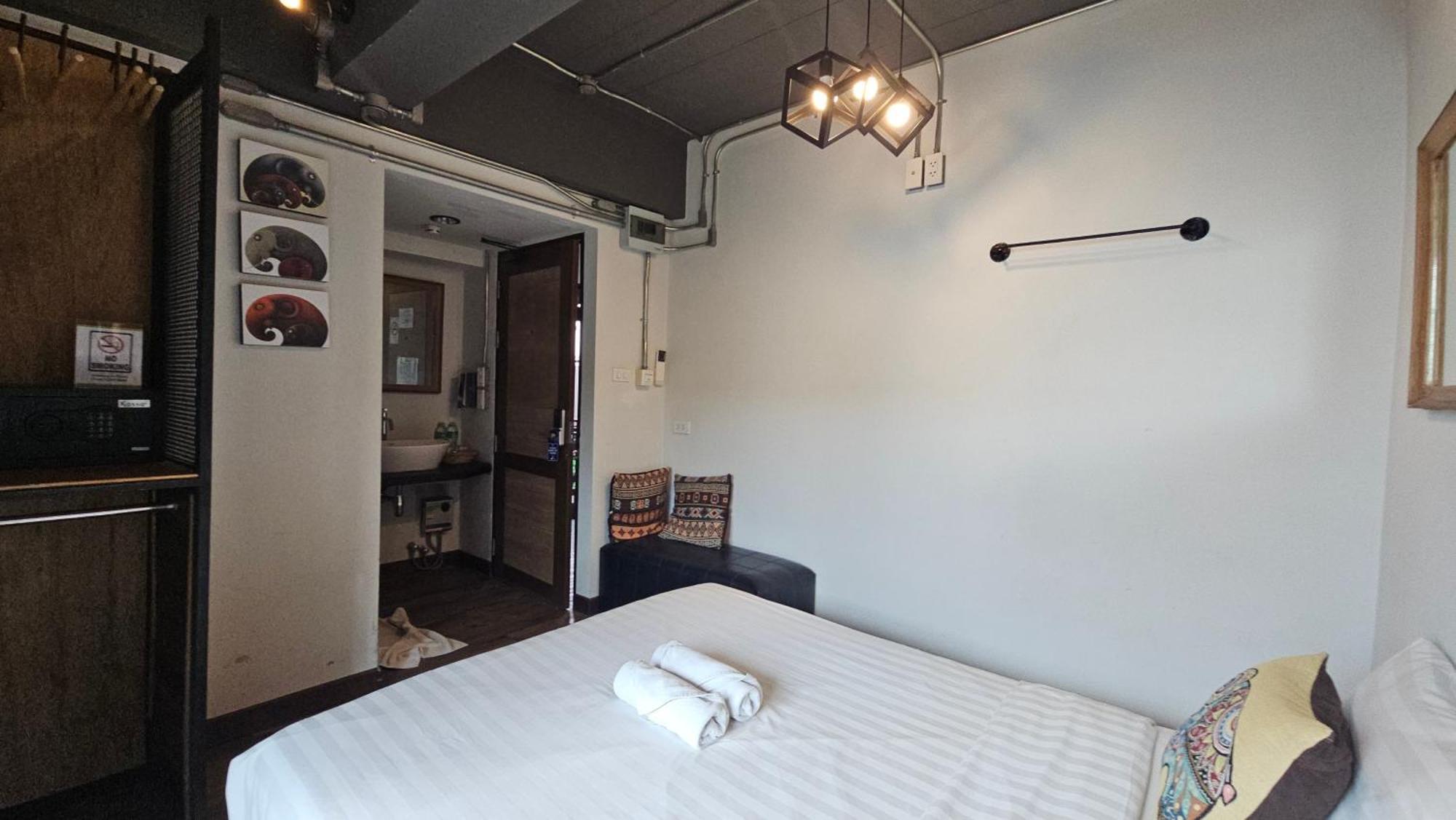 33 Poshtel (Adults Only) Hotel Chiang Mai Exterior foto