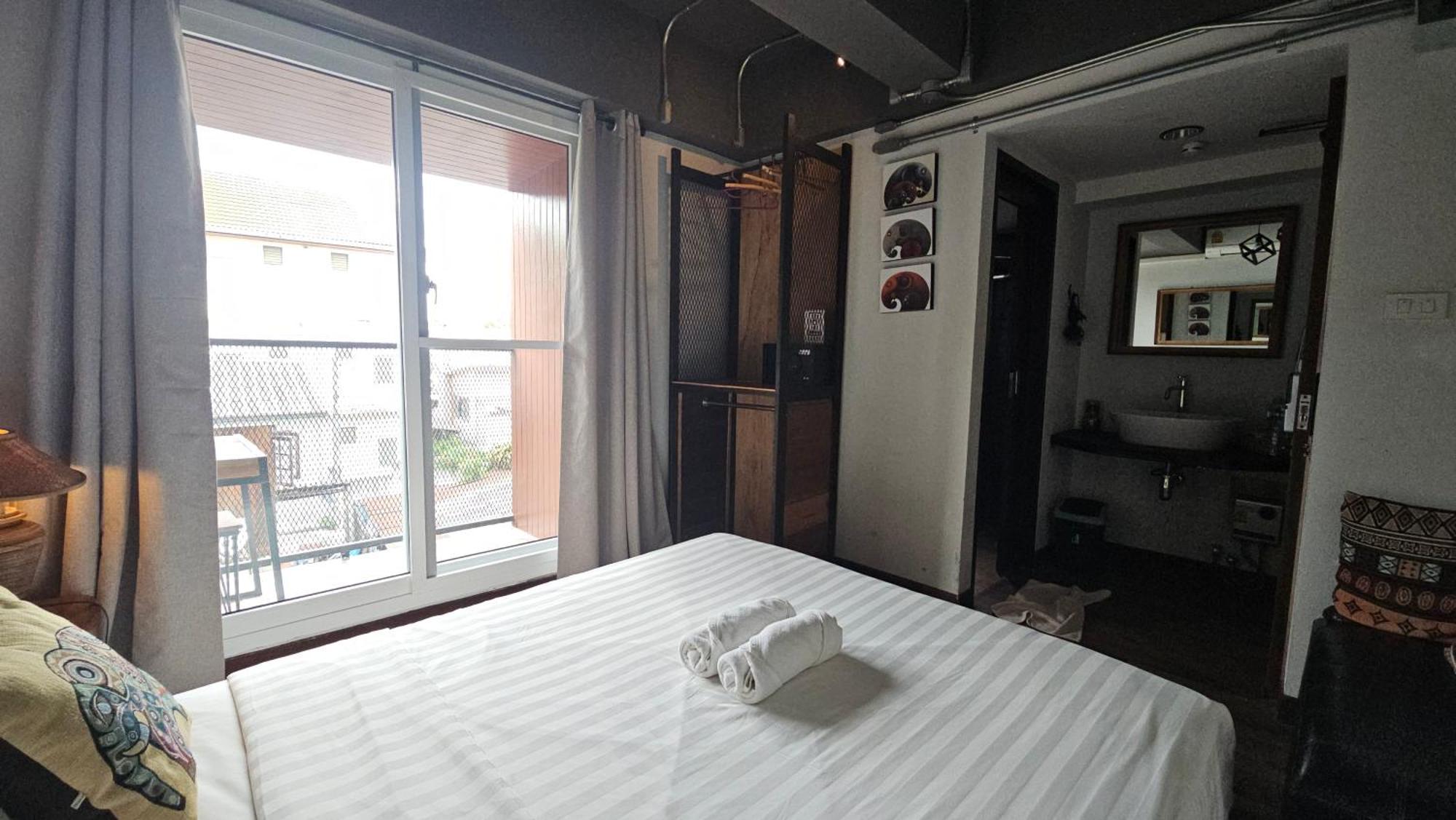 33 Poshtel (Adults Only) Hotel Chiang Mai Exterior foto