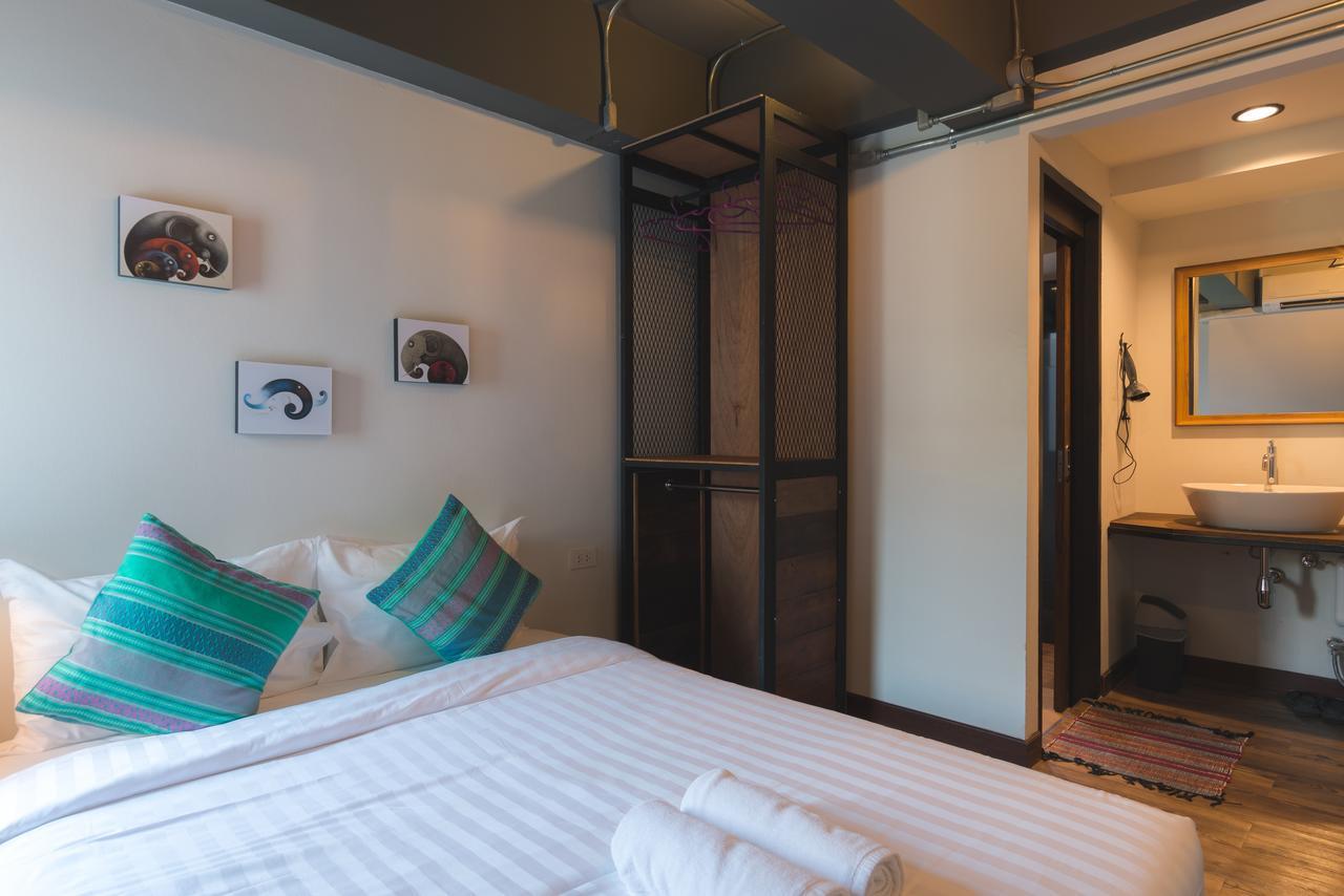 33 Poshtel (Adults Only) Hotel Chiang Mai Exterior foto